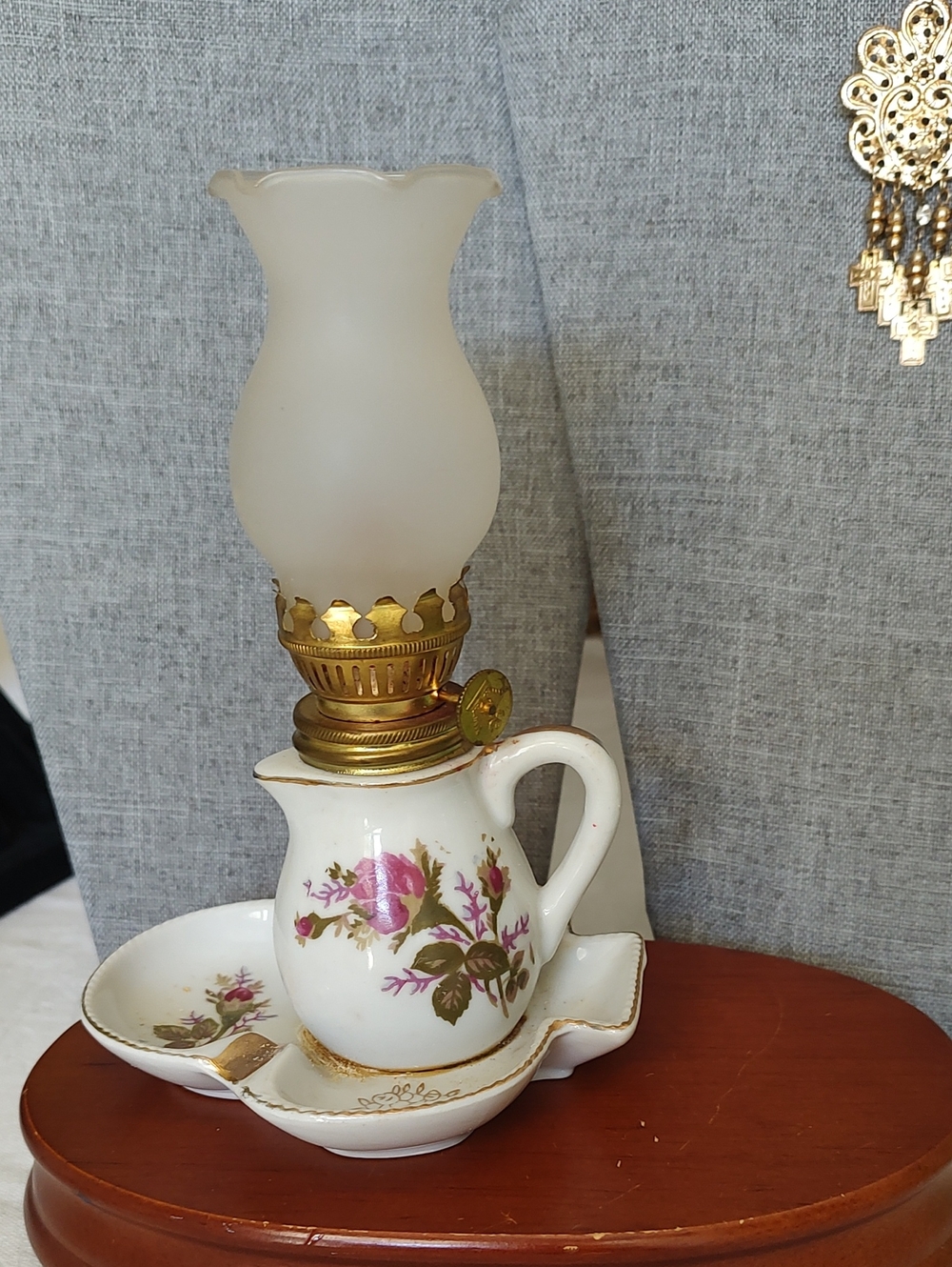Vintage Floral Ceramic Oil Lamp with Frosted Glass Shade - White and Gold